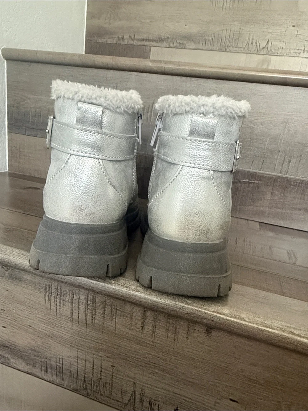 OshKosh B'gosh Silver Faux-Fur Collar Platform Ankle Boots